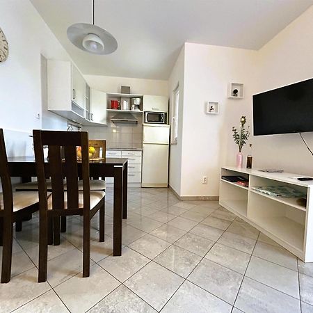 Apartments Vesna Malinska Ngoại thất bức ảnh