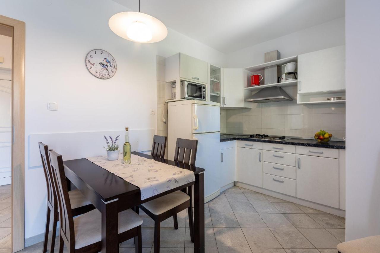 Apartments Vesna Malinska Ngoại thất bức ảnh
