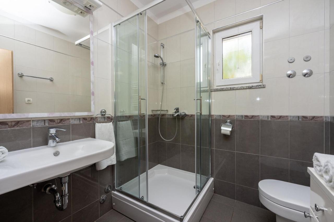 Apartments Vesna Malinska Ngoại thất bức ảnh