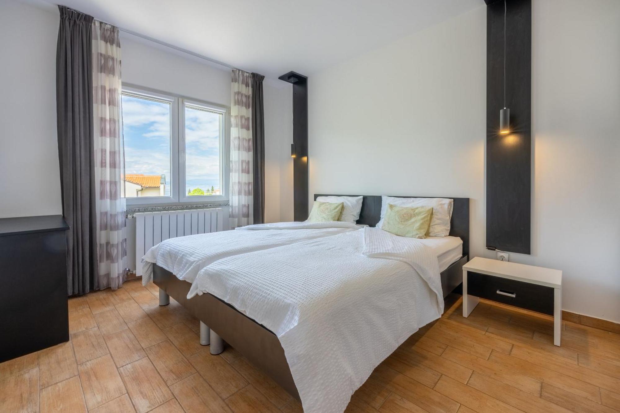 Apartments Vesna Malinska Ngoại thất bức ảnh