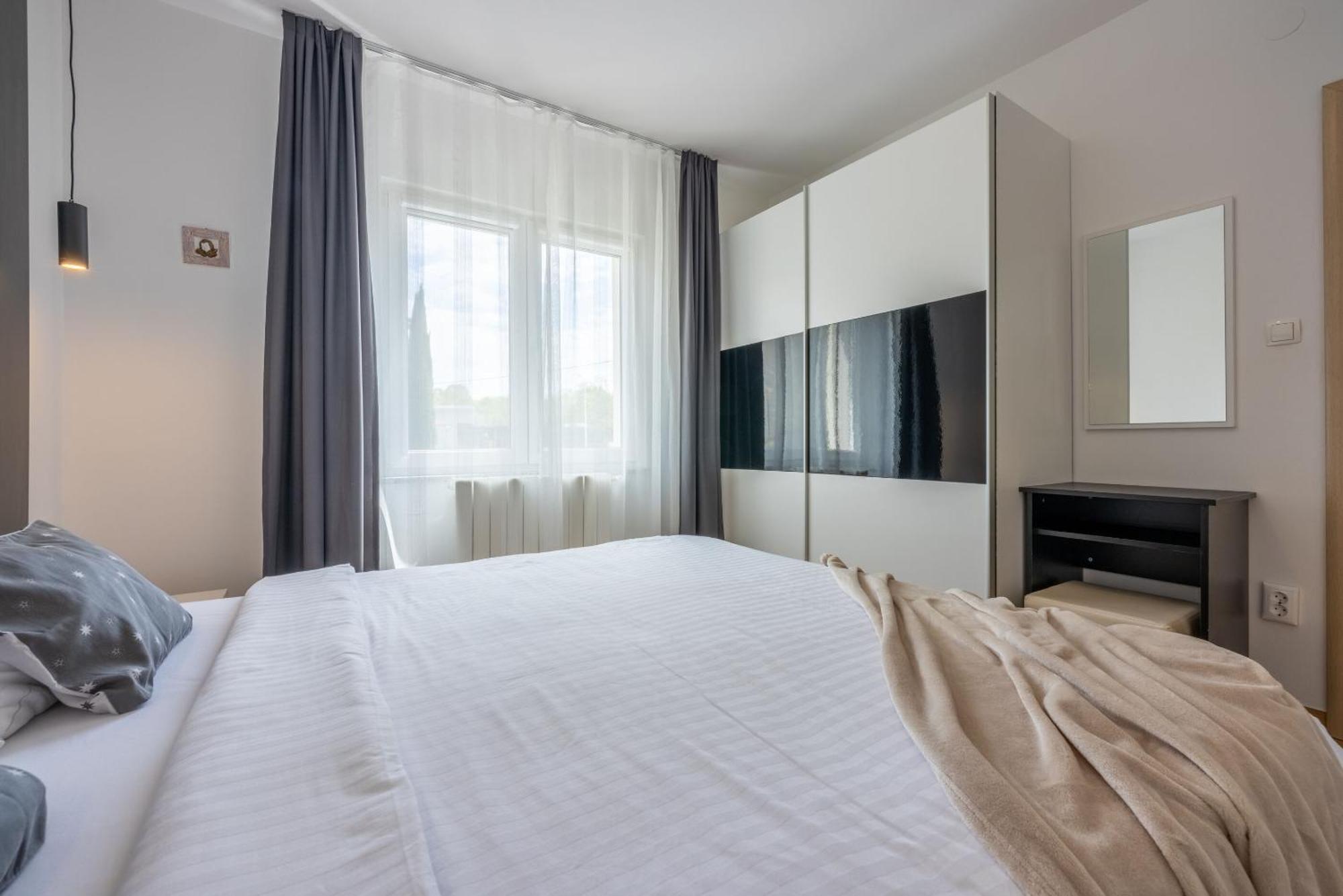 Apartments Vesna Malinska Ngoại thất bức ảnh