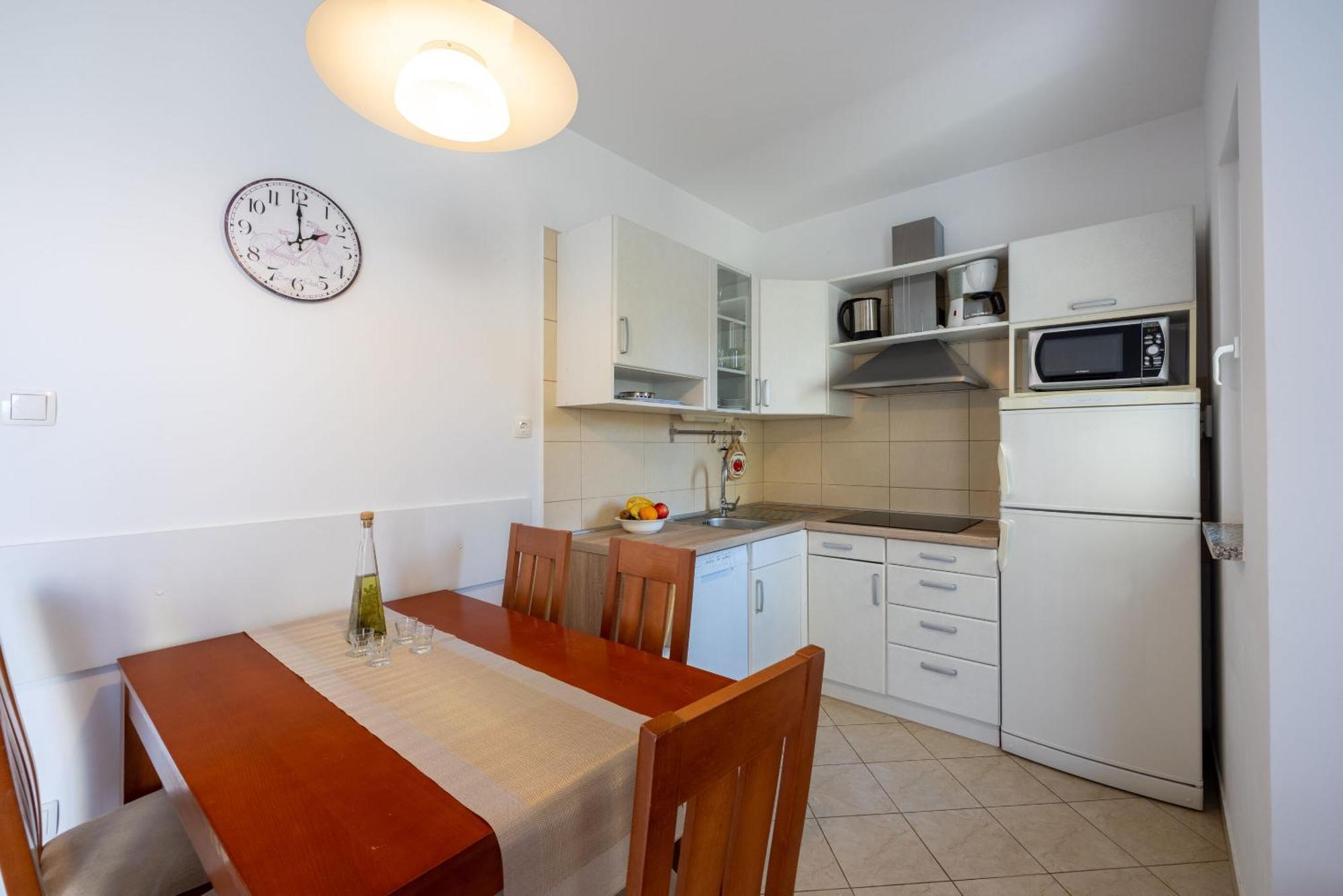 Apartments Vesna Malinska Ngoại thất bức ảnh