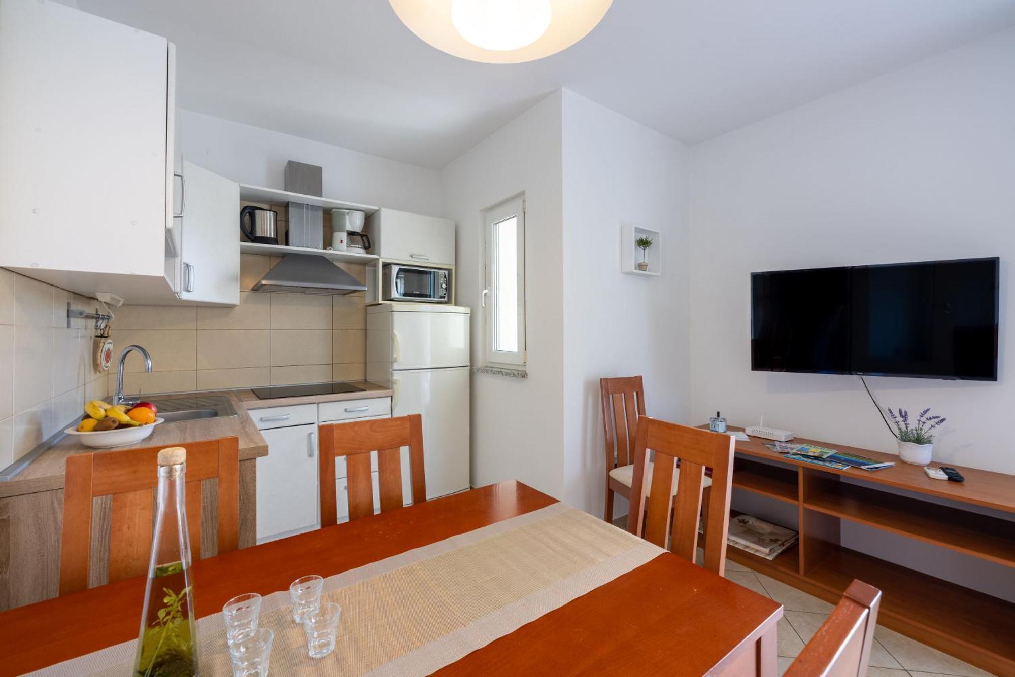 Apartments Vesna Malinska Ngoại thất bức ảnh