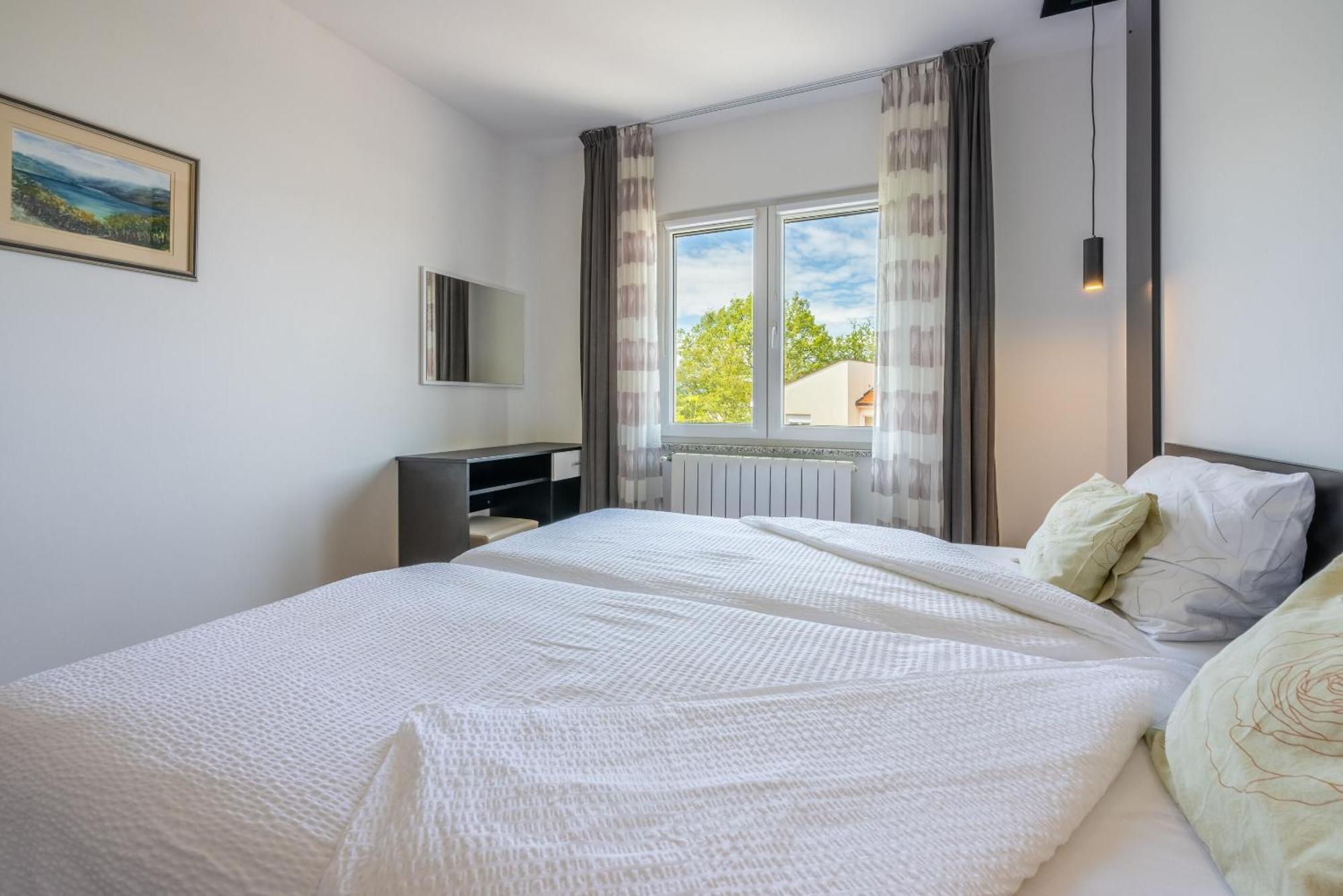 Apartments Vesna Malinska Ngoại thất bức ảnh