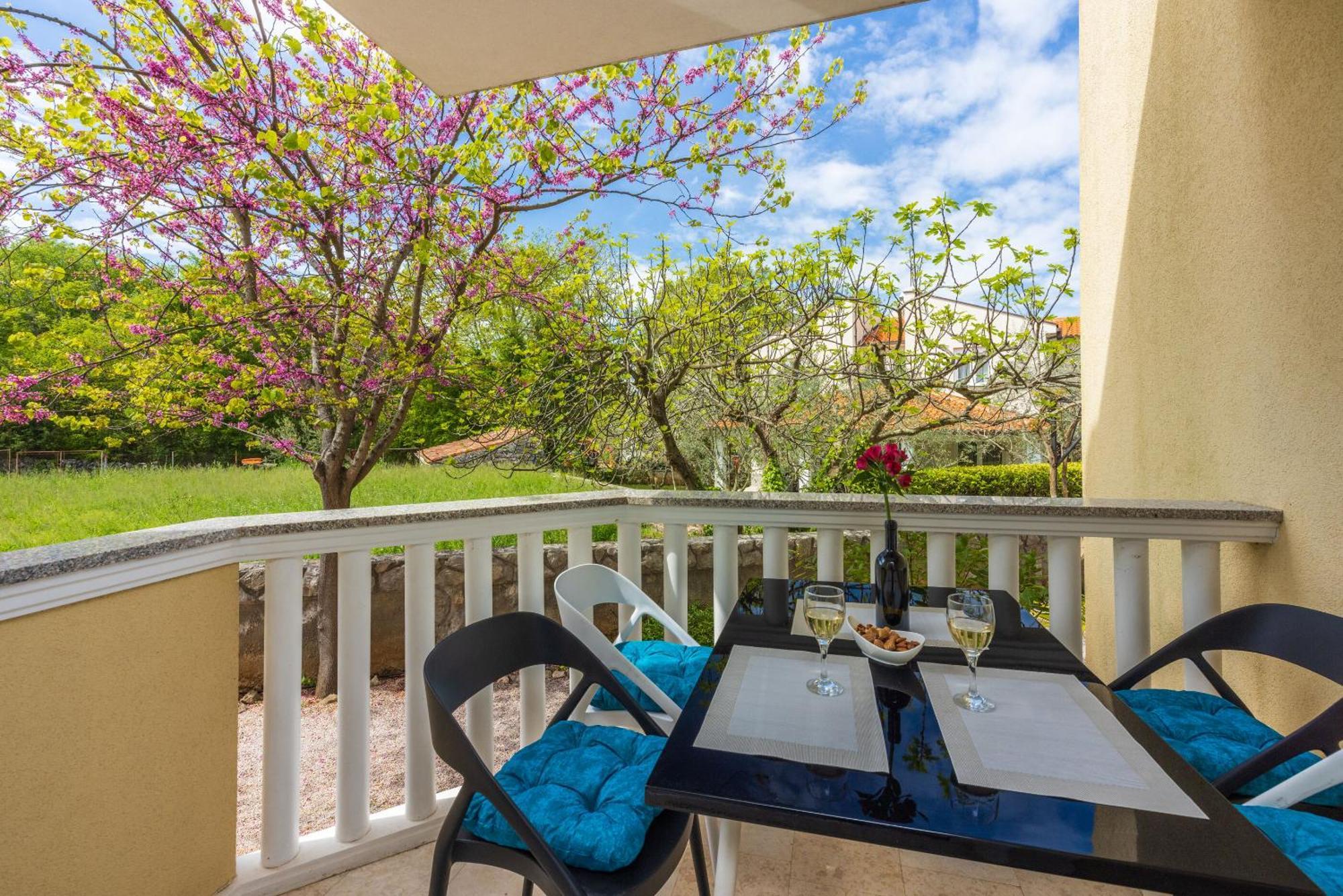 Apartments Vesna Malinska Ngoại thất bức ảnh
