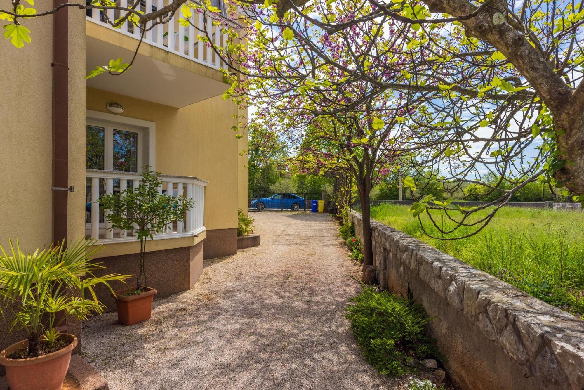 Apartments Vesna Malinska Ngoại thất bức ảnh