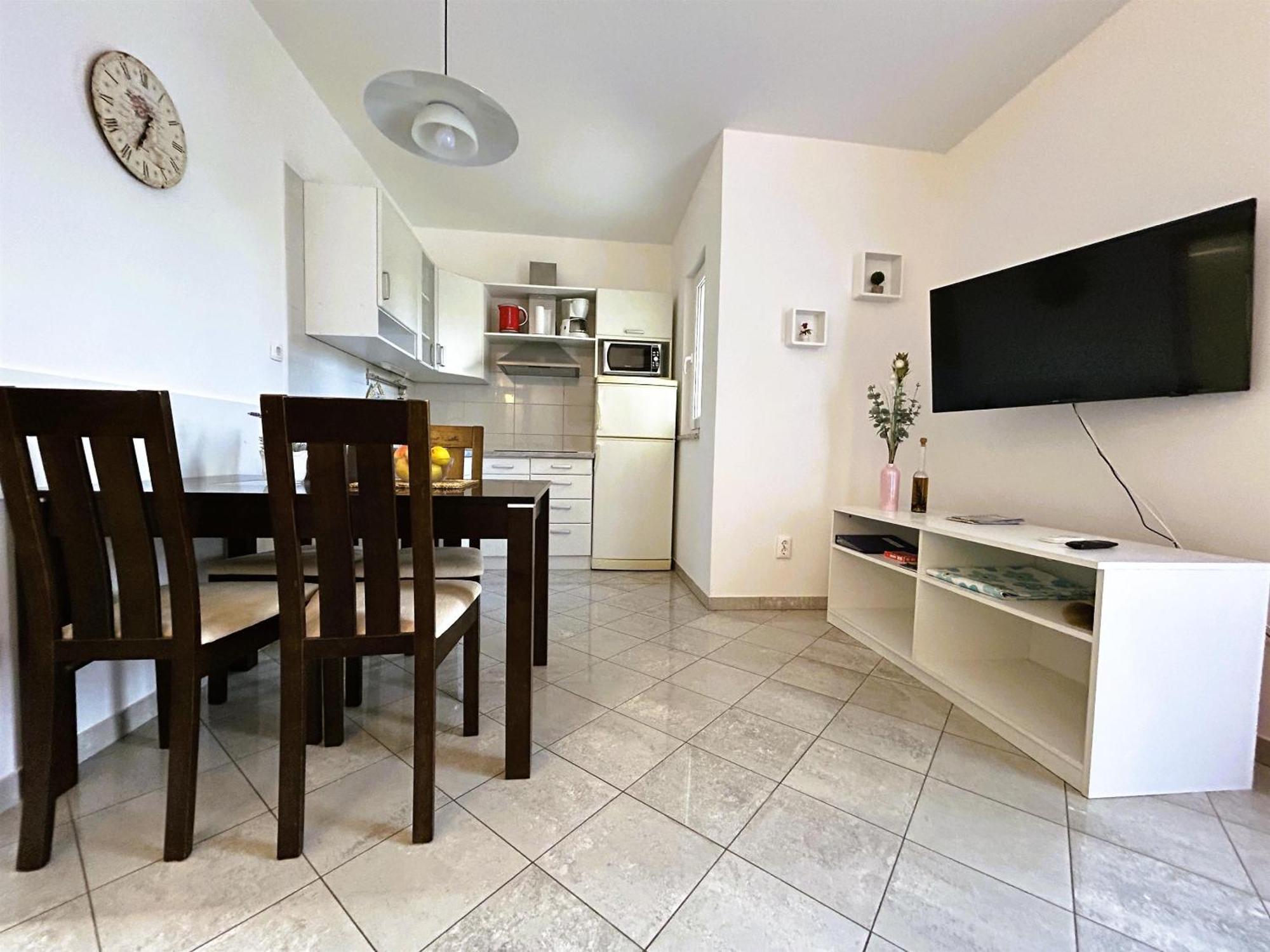 Apartments Vesna Malinska Ngoại thất bức ảnh
